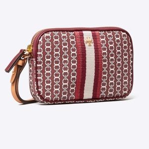 🆕 Tory Burch Gemini wristlet